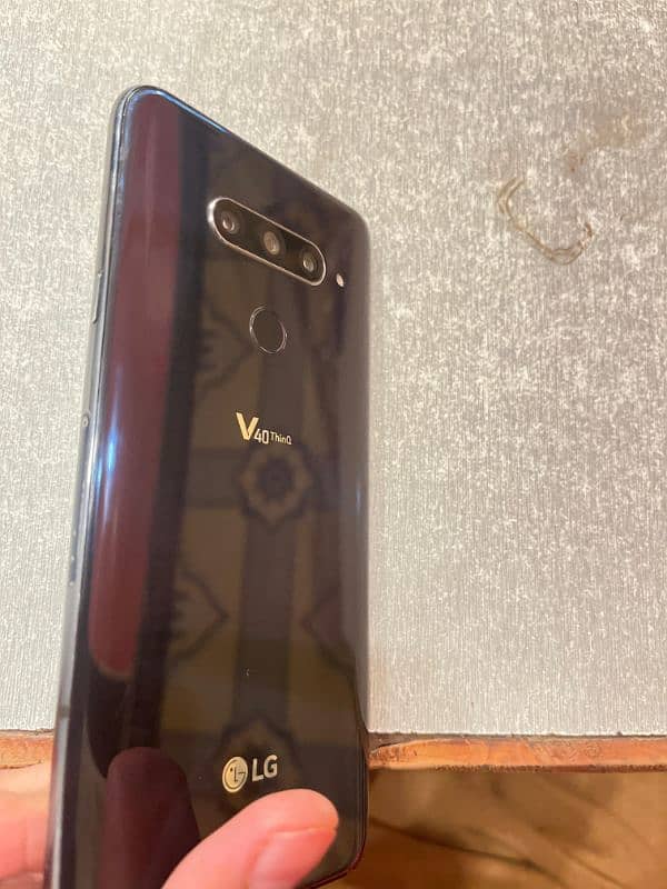 LGV40(best gaming,camera) 2