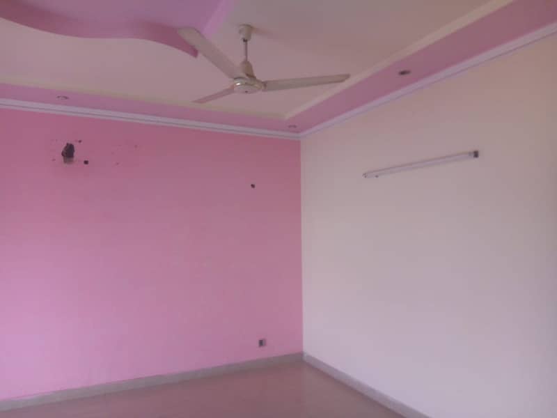 1 KANAL SLIGHTLY USED UPPER PORTION IS AVAILABLE FOR RENT ON TOP LOCATION OF NFC SOCIETY LAHORE 1