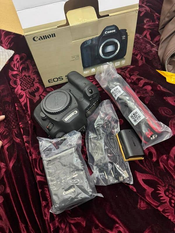 Cannon EOS 5D SR  Just Box Open No Use 4