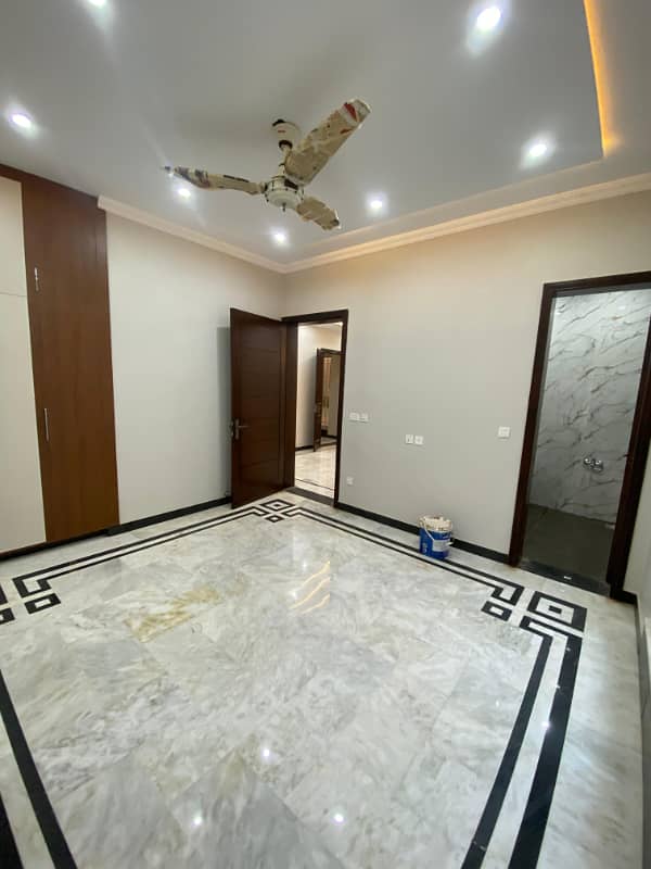 Ten Marla Non-Furnished Brand New Upper Portion Available For Rent In Bahria Town, Lahore. 2