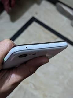 Google pixel 3 for sale with 3 back case and a protector.