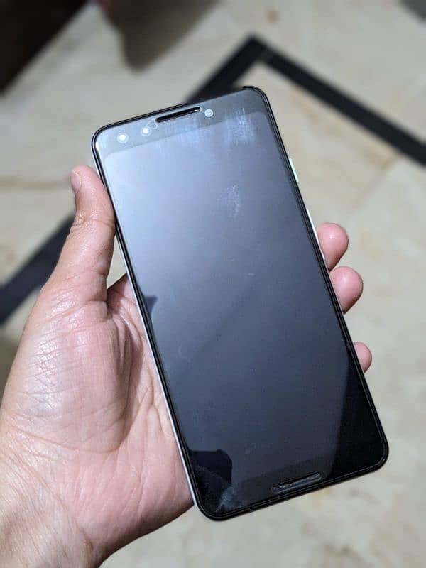 Google pixel 3 for sale with 3 back case and a protector. 1