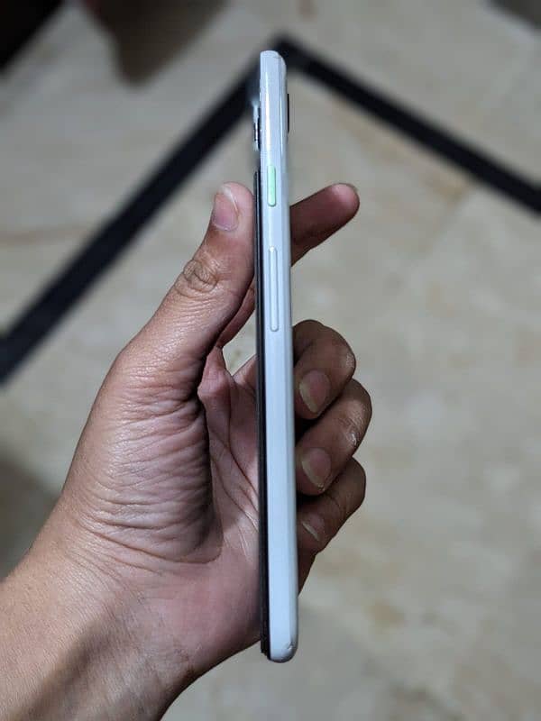 Google pixel 3 for sale with 3 back case and a protector. 3