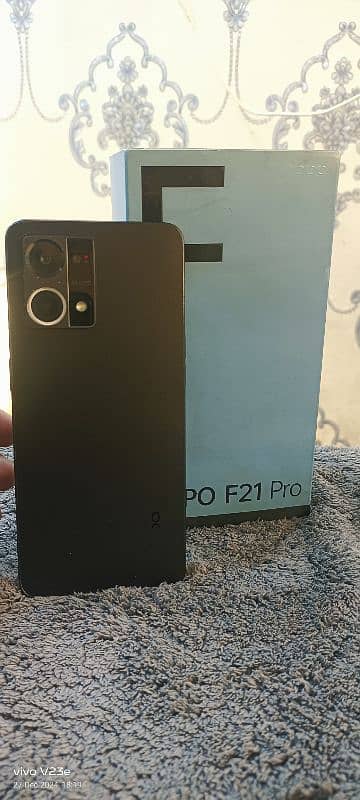 f21 pro with complete box charger 0/3/0/0/8/4/1/7/8/0/2 12