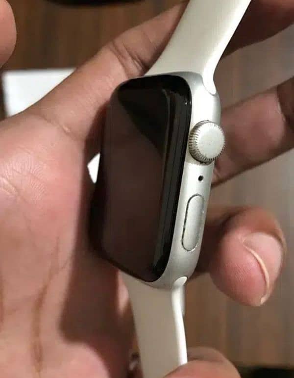 Apple Watch SE 1st Gen in Clean Condition! Negotiable! 1