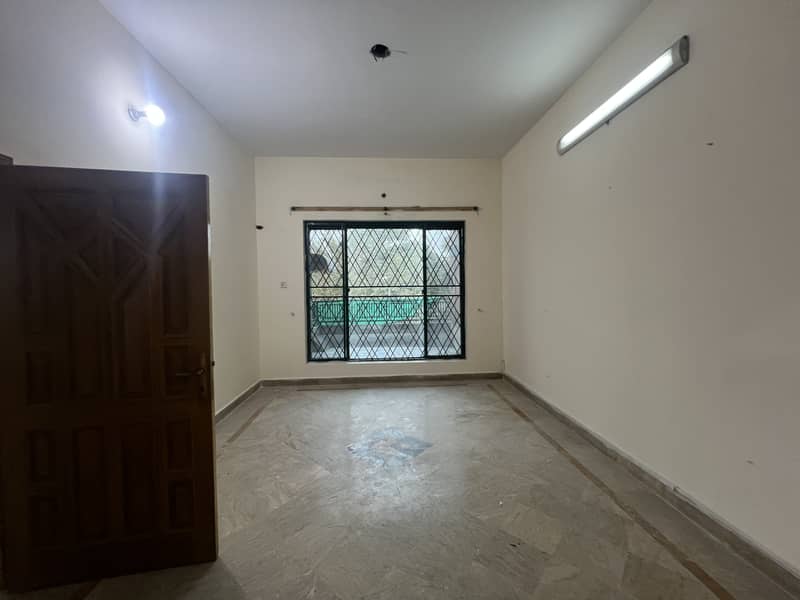 10 Marla Facing Park Corner upper Portion for Rent Ideal For Families Ready to Move  Location: 3