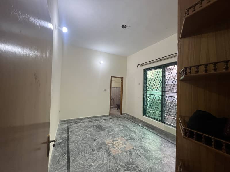 10 Marla Facing Park Corner upper Portion for Rent Ideal For Families Ready to Move  Location: 5