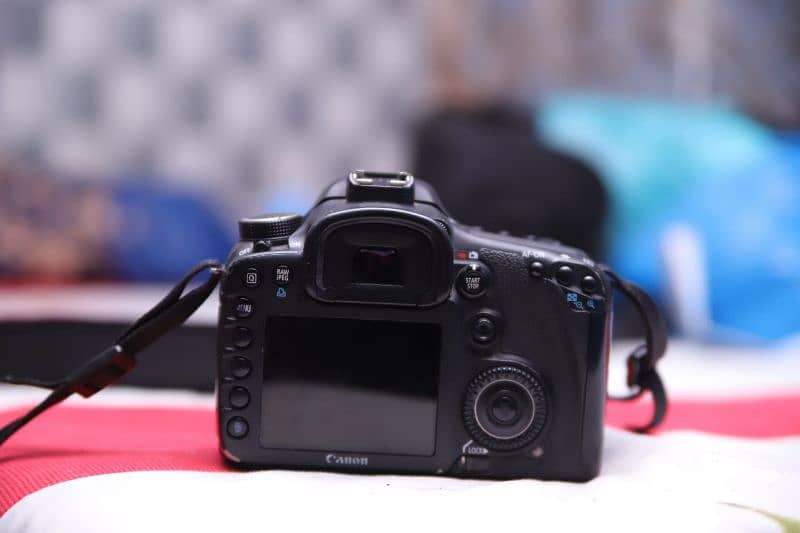 Canon 7D Body 4