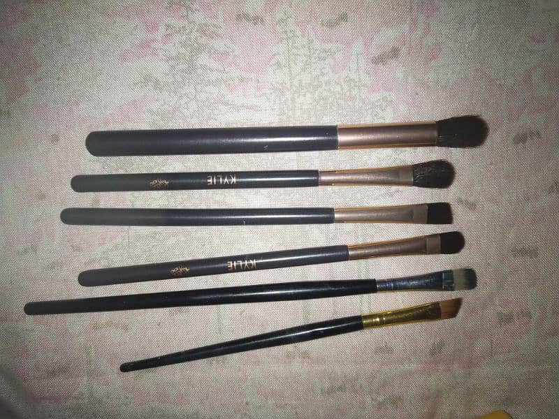 eyeshadow palette, brushes, foundation, primer, fixer, pouch etc 2