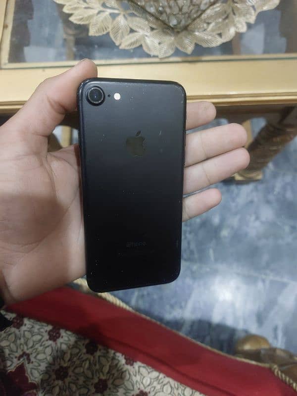 I PHONE 7 32GB WITH FINGERPRINT 1