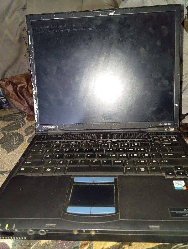 Compaq Evo n610c vintage laptop with a 14-inch screen 3