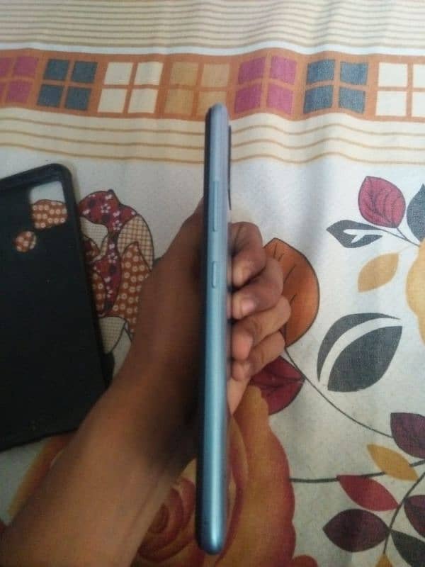 Infinix hot 10 with box and charger 4