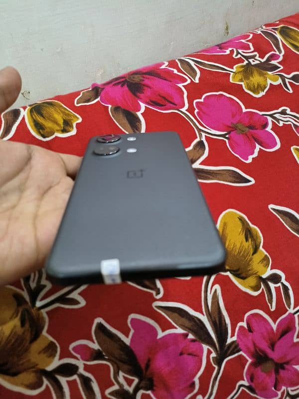 One plus ace 2v 5G,pta,16/256, with original charger, price fix 1