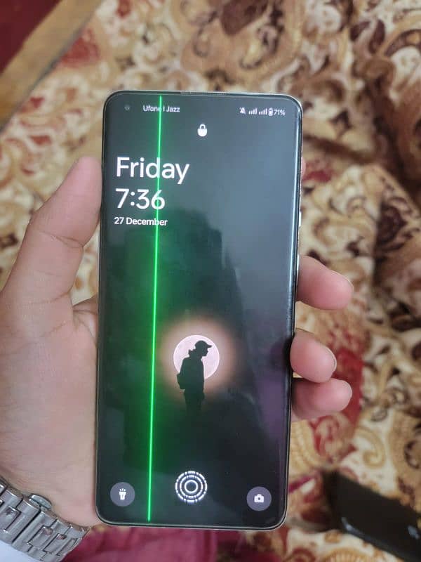 oneplus 9 pro 10/10  one green line 1