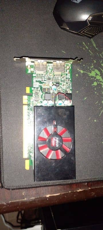 AMD RADEON R7 450 0