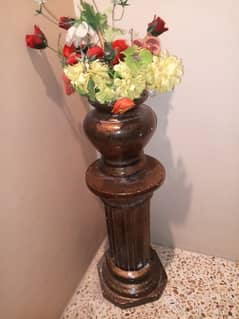 Vase with stand