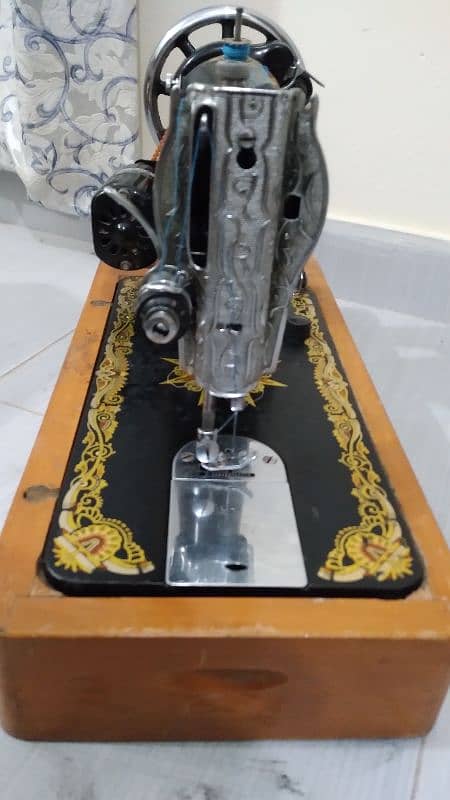 Singer Sewing Machine Origional 2