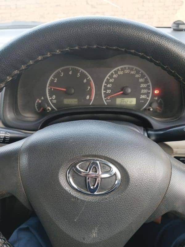 Toyota Corolla GLI 2013/14 12