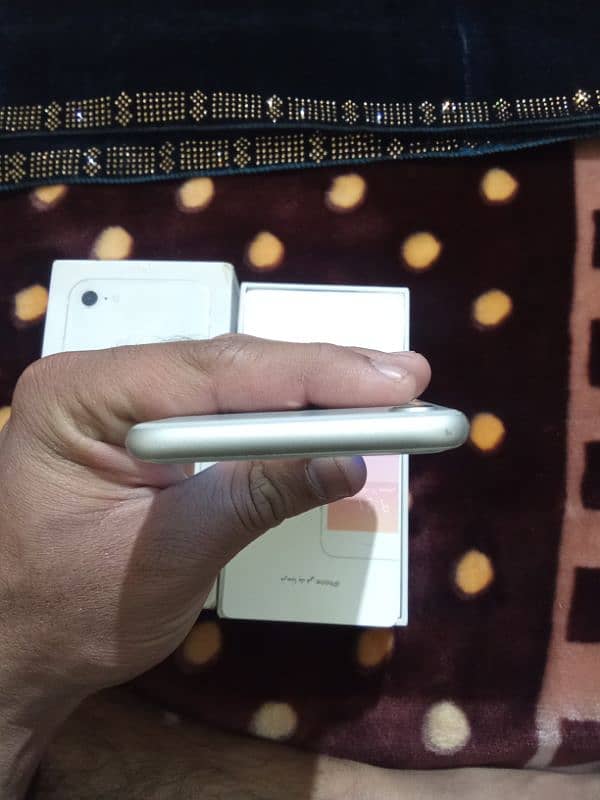 iphone 8 non pta white colour 4