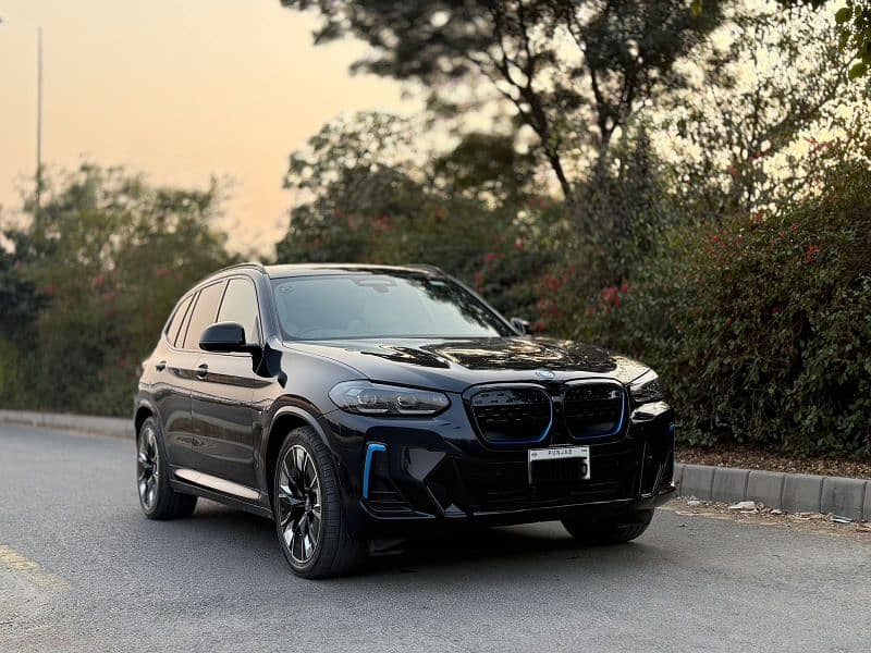 BMW IX3 7