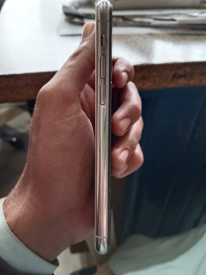 Apple iPhone 11 Pro 2