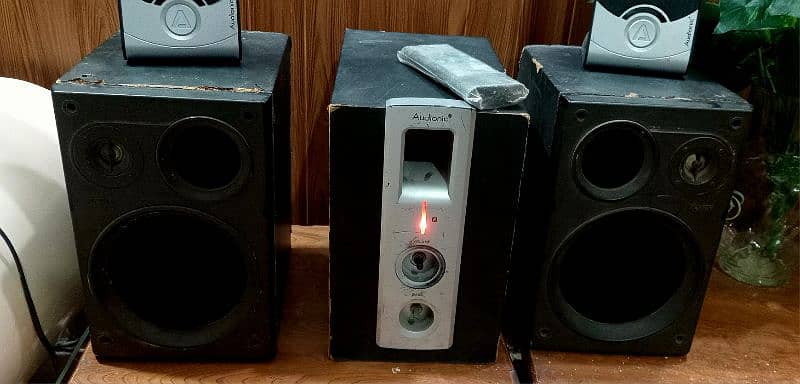 Original Japanes Audionic speaker set and woofer  with also remote. . 1