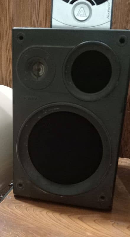 Original Japanes Audionic speaker set and woofer  with also remote. . 5