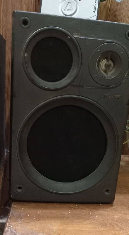 Original Japanes Audionic speaker set and woofer  with also remote. . 6