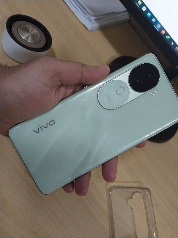 Vivo V40e 0