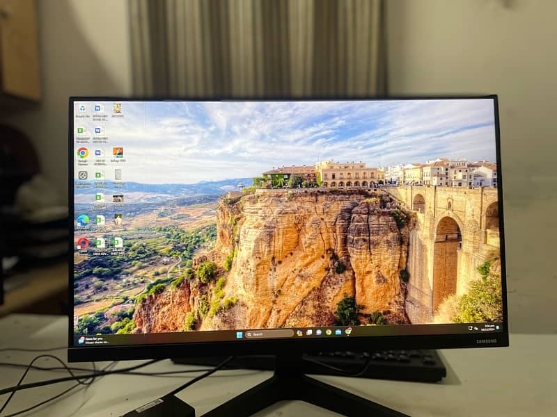 Samsung F24T350FHM - 24" IPS LED (Original) 0