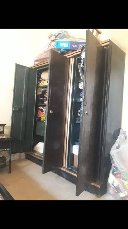 king bed wit side tables . wardrobe. matrres. dresing. washing machine 11