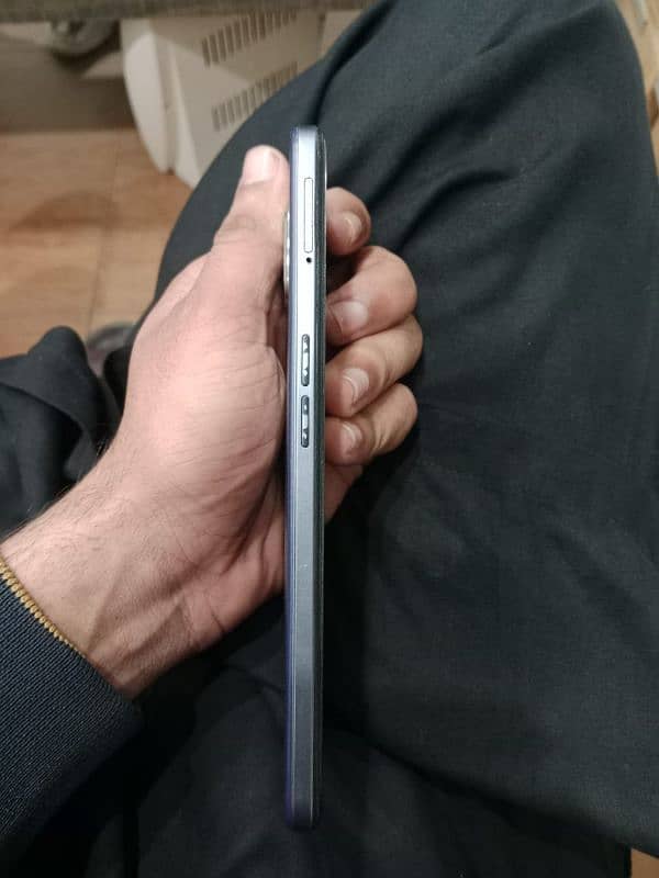 Oppo F17 urgent sale condition 9/10 4