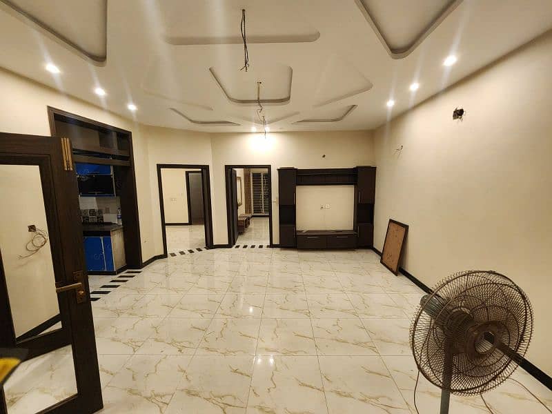 10 Marla New House For Rent in Bahria Town Lahore 0