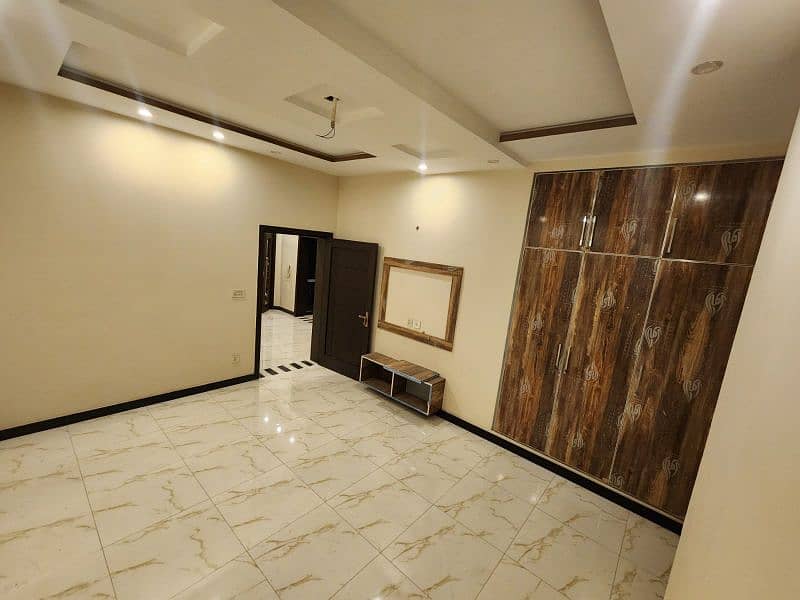 10 Marla New House For Rent in Bahria Town Lahore 2