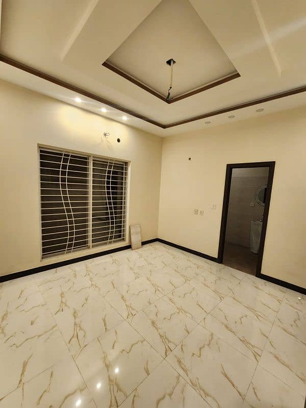 10 Marla New House For Rent in Bahria Town Lahore 5