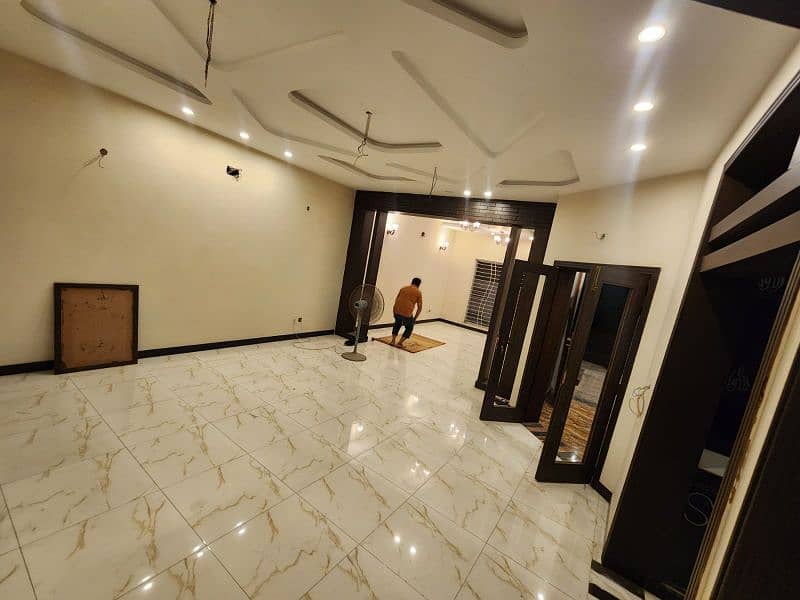 10 Marla New House For Rent in Bahria Town Lahore 7