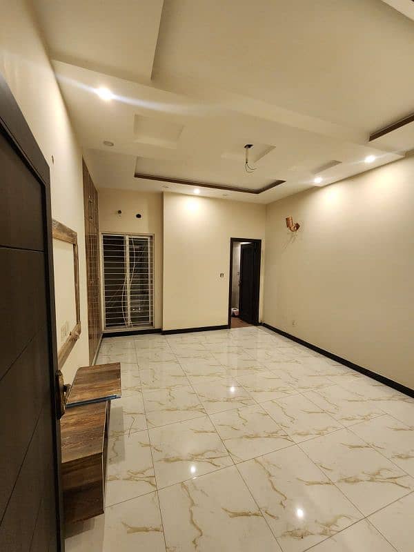 10 Marla New House For Rent in Bahria Town Lahore 10