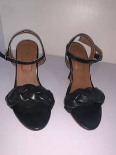 heels from regal and outfikra