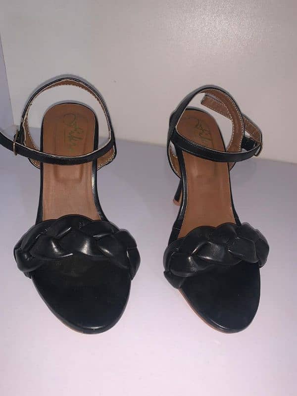 heels from regal and outfikra 0