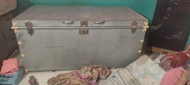 Huge Siege Trunk For Sale 0