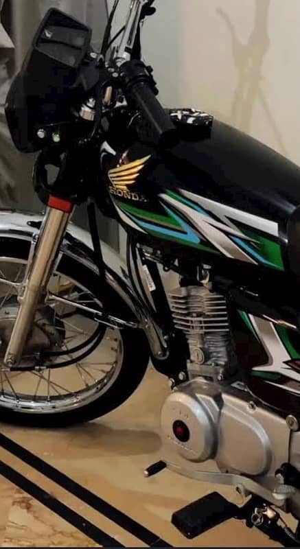 honda 125 black 0