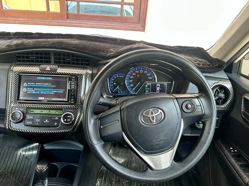 Toyota Corolla Axio 2017 8