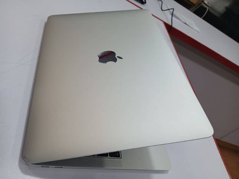 Apple MacBook Air 13" 1