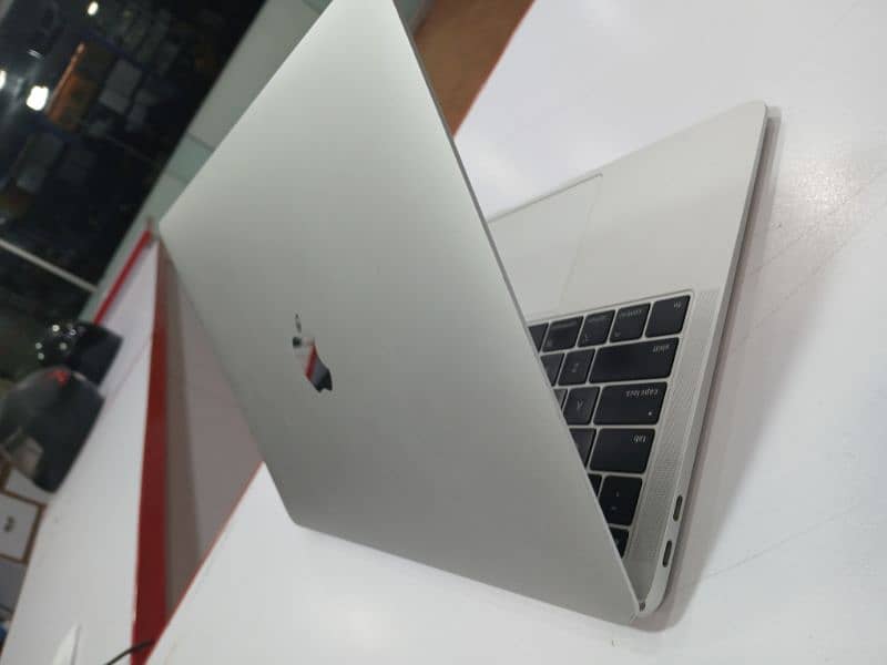 Apple MacBook Air 13" 6