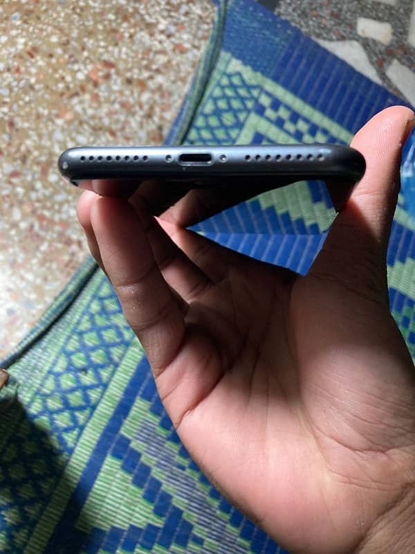 phone in good condition 1