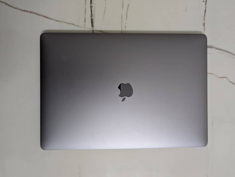 Apple MacBook Pro 2017 15" 0