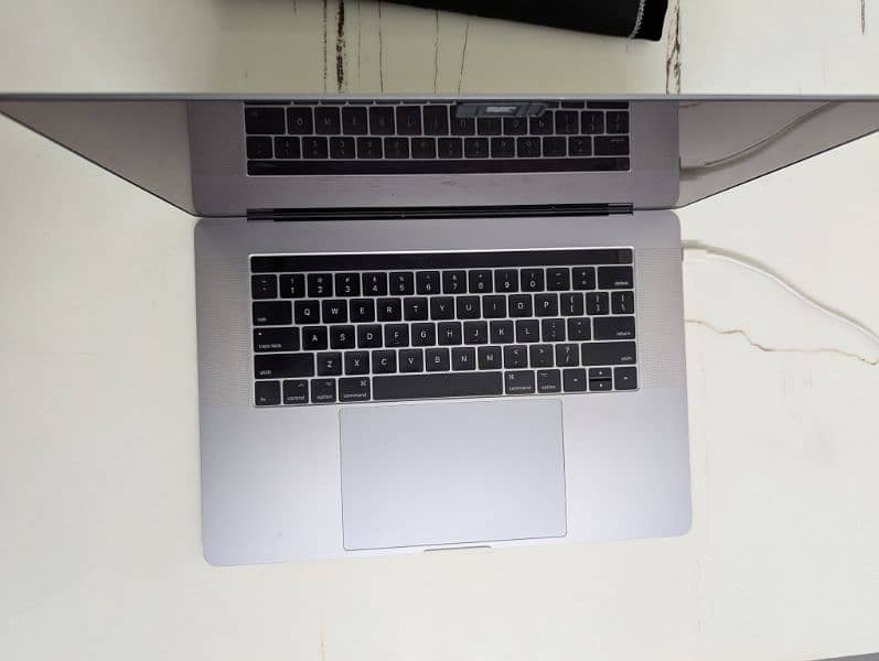 Apple MacBook Pro 2017 15" 1