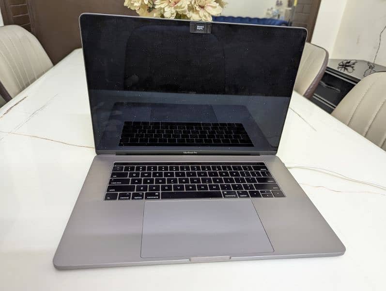 Apple MacBook Pro 2017 15" 2