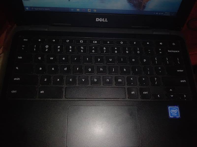 TRADITIONAL DELL LAPTOP 0