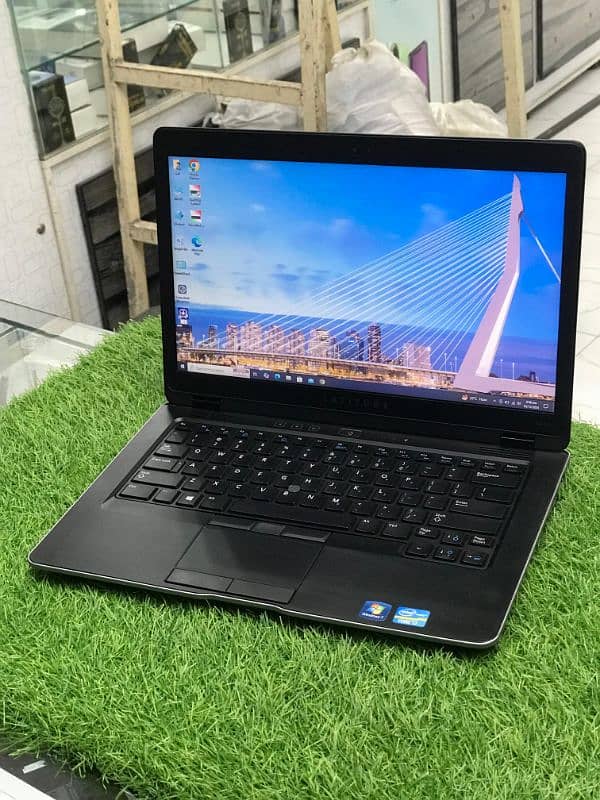 Dell latitude i7 3rd 8gb ram 128ssd 2